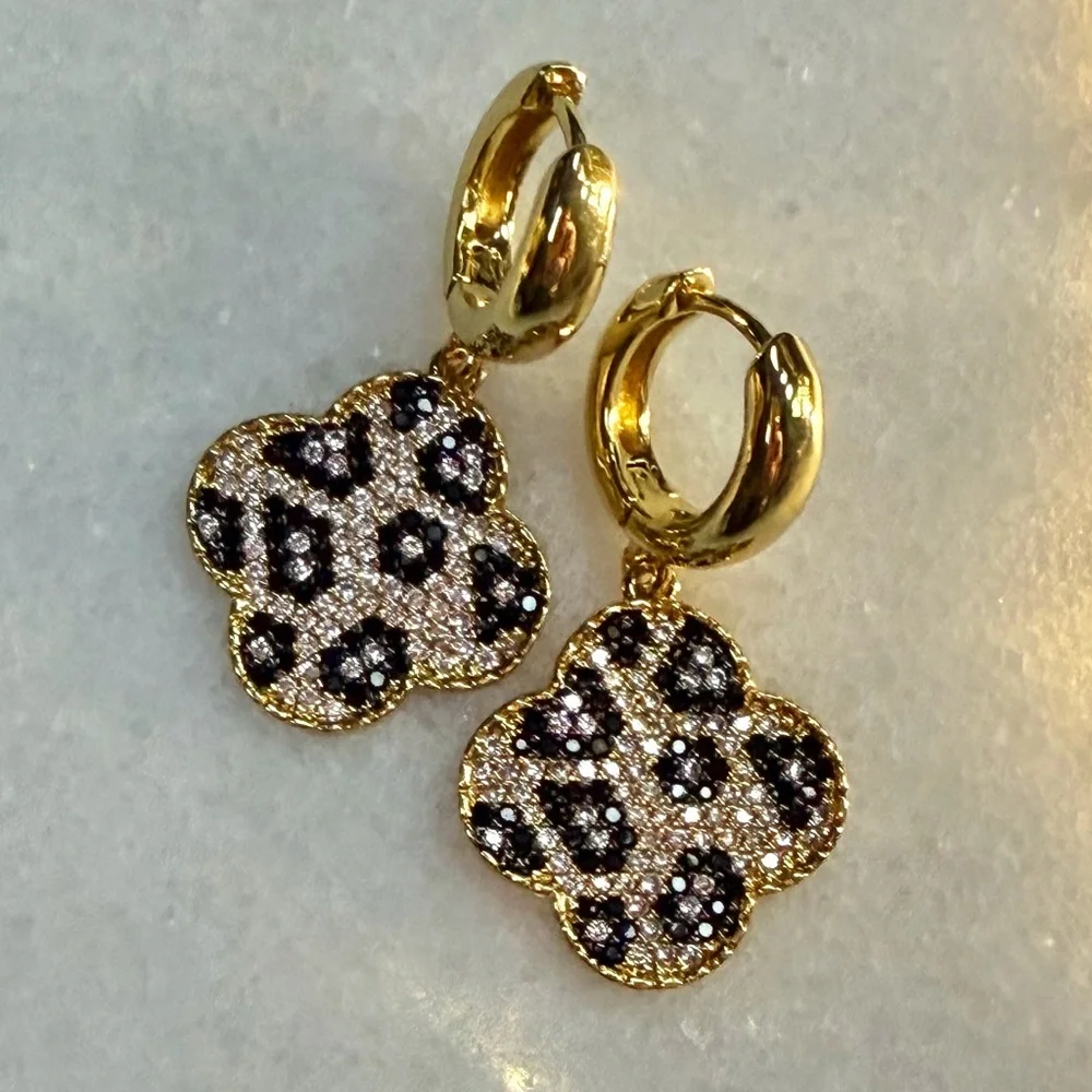 Wild Clover Crystal Drop Earrings - Picture 2 of 4